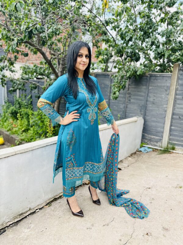 Stylish Turquoise Lawn Ensemble